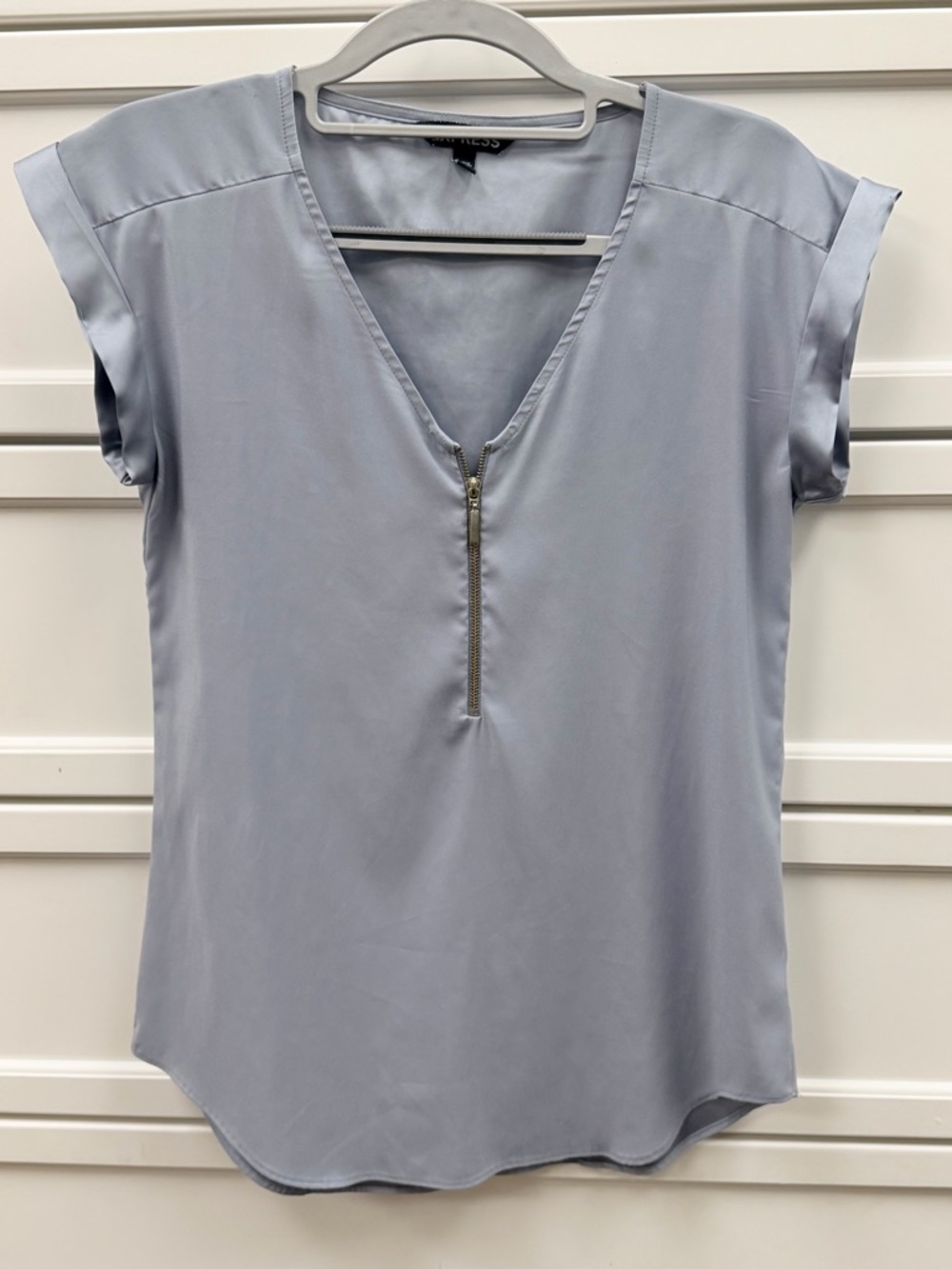 V-Neck Light  Zip-Front Blouse gray/silver